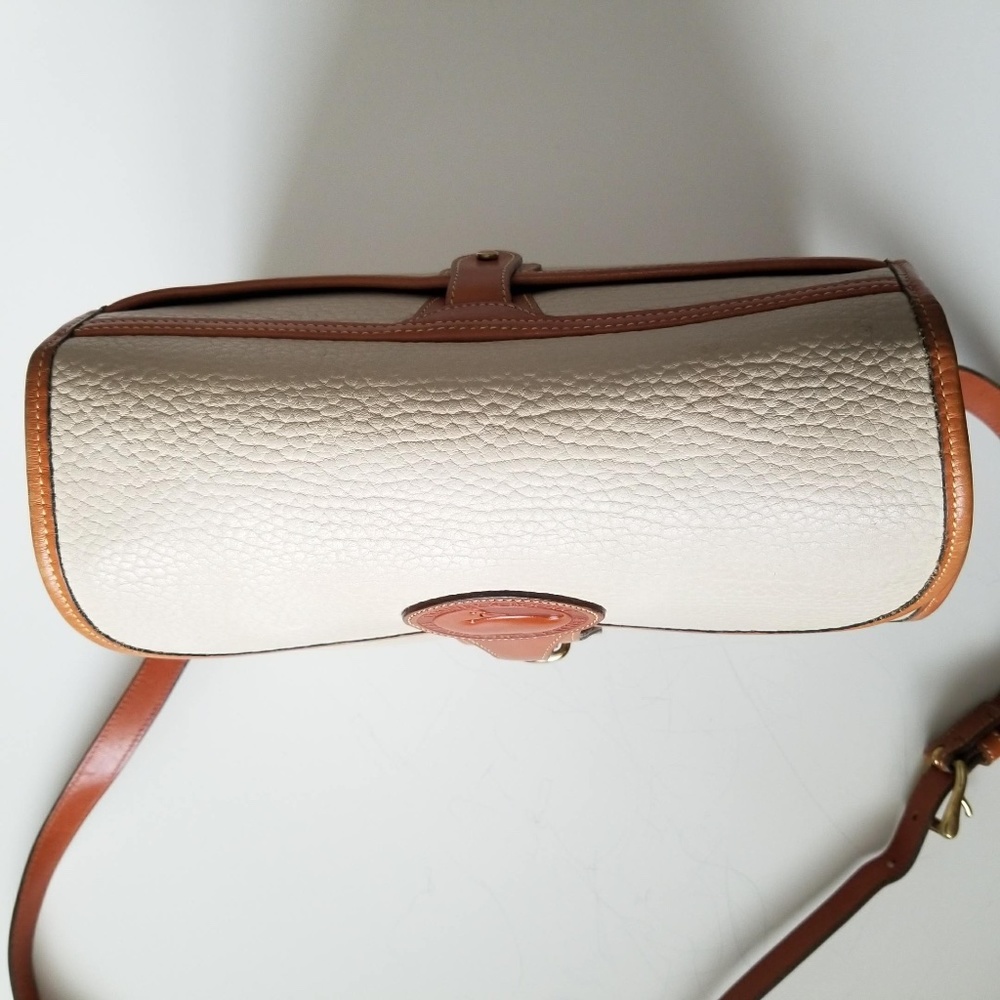 Dooney & Bourkey All Weather Bone Tan Leather Medium Essex Cross Shoulder Bag - Picture 12 of 16